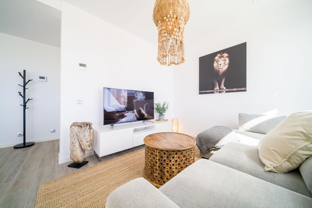 Semesterbostad Contemporary Penthouse Sunset + Sea View Parking