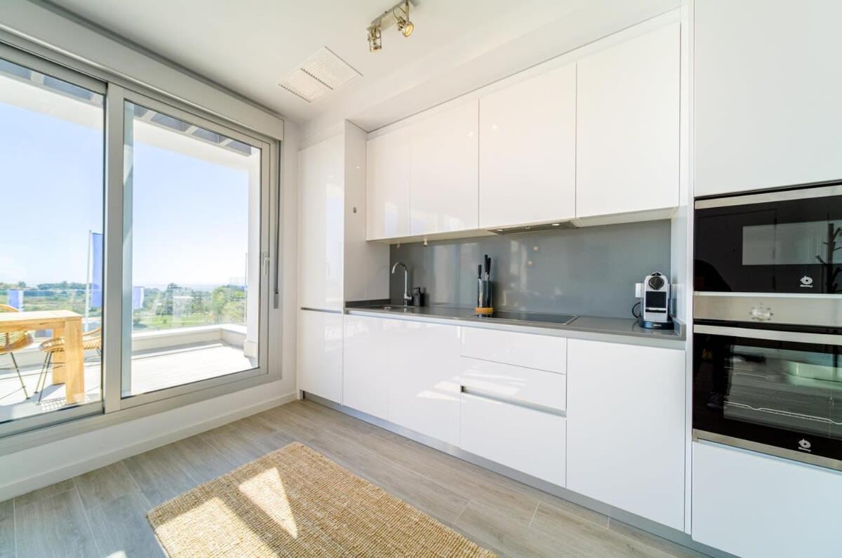 Contemporary Penthouse Sunset + Sea View Parking Semesterbostad Estepona